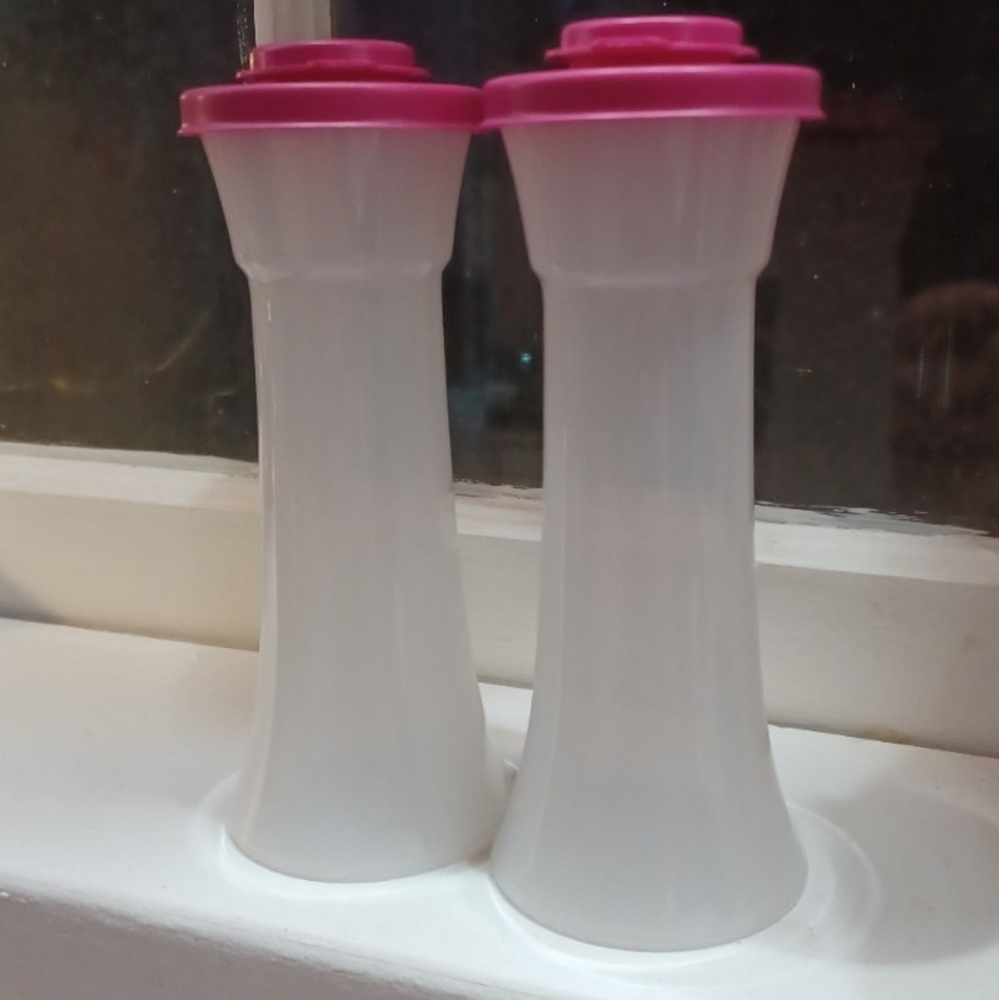 NWOB TUPPERWARE